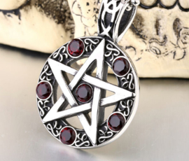 Pentagram ketting met 6 rode strassstenen 316 titanium staal - 3.5 x 5 cm