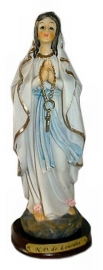 Maria Lourdesbeeld witte jurk en plint 19 cm