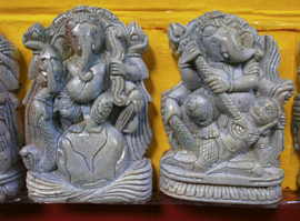 Ganesha set van 8 speksteen 4.5 x 7 cm