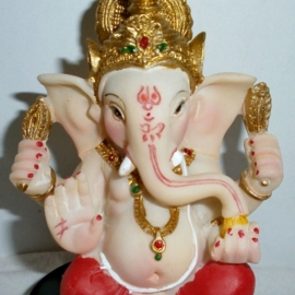 Beeld Ganesha met rode broek - 9 cm hoog