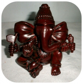 Roodbruine resin Ganesha 8 cm hoog  dessin 1