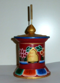 Tibetaanse houten gebedsmolen 18 cm hoog 9 cm doorsnee