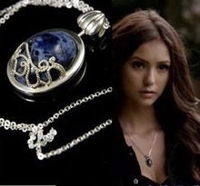 The Vampire Diaries - ketting met blauw steen