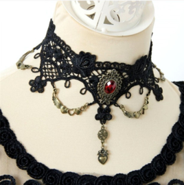 Zwarte Gothic kanten choker met rode cabochon rozen harten met vleugeltjes