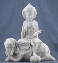 Quan Yin op olifant - alabastine - 23 cm hoog