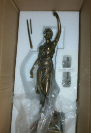 Vrouwe Justitia - bronskleurig - 33 cm hoog - zwaard gebroken