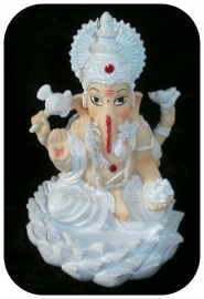 Ganesha wit op grote lotus 15 cm hoog