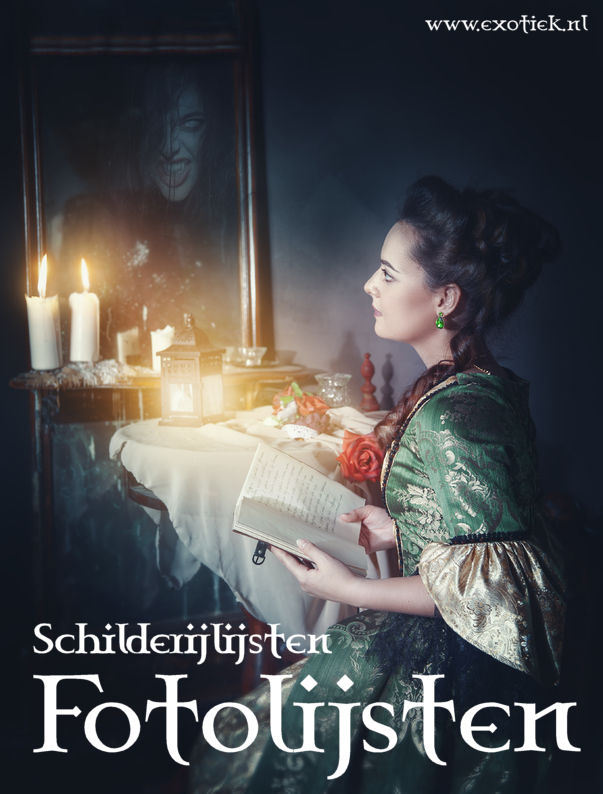 fotolijsten schilderijlijsten spiegels meisje met kaarsen rozen en boek gothic victoriaanse kleren donkere kamer.jpg