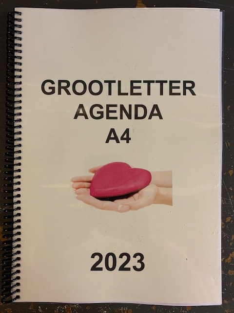 agenda's voor 2023 met letters voor slechtzienden)