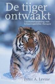 Peter Levine: De tijger ontwaakt - traumabehandeling met lichaamsgerichte therapie