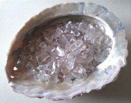 Abalone Schelp met 150 gram Bergkristal oplaadsteentjes