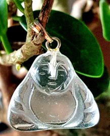 Bergkristal boeddha edelsteenhanger 17 x 20mm