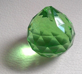 Feng Shui kristal bol 3cm - groen met nylondraad