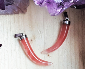Aardbeienkwarts tand edelsteenhanger