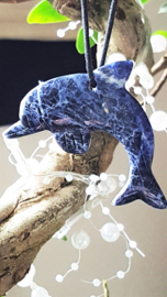 Sodaliet dolfijn edelsteenhanger 5cm