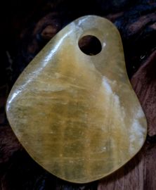 Bijzondere Calciet oranje chakrahanger bladvorm 6 cm