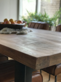 Tafel mangohout met stalen onderstel