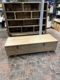 Oud houten salontafel met opbergruimte > 158x57x42cm