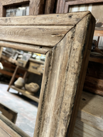 Spiegel met oud houten rand > 60x38x4cm