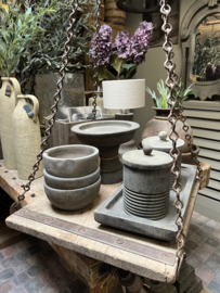 Zeer oud houten Plateau aan zware kettingen en ijzeren details