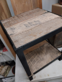 Etagiere 2 laags hout & IJzer  > afm h 30 x 26/26 cm
