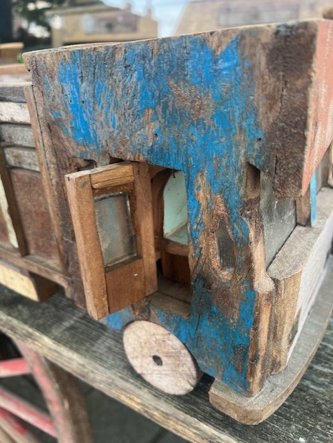 Houten vrachtwagen / auto > 56 x h 24 x d 22 cm