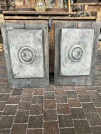 Set/2 beton wandborden met medaillon