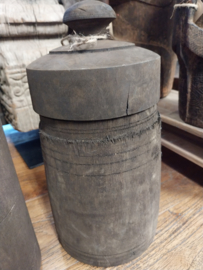 Houten pot ( Nepal ) met deksel 1) h29 x 15 cm