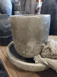 Grijze pot op pootjes > Ø 19 x h 22 cm