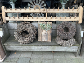 Kleding- / decoratie hanger = zeer oude EG