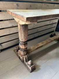 Oud houten Sidetable met sierlijk, stoer onderstel 119 cm > A