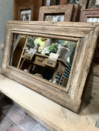 Spiegel met oud houten rand > 60x38x4cm