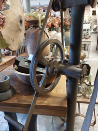 Oude ventilator op solide standaard