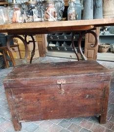 Oude (opberg)  kist /  - tafel  76x43xh45 cm