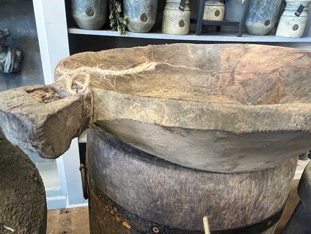 Oud houten schaal met handgreep JA 20 > Ø 40/32 x h 9 cm