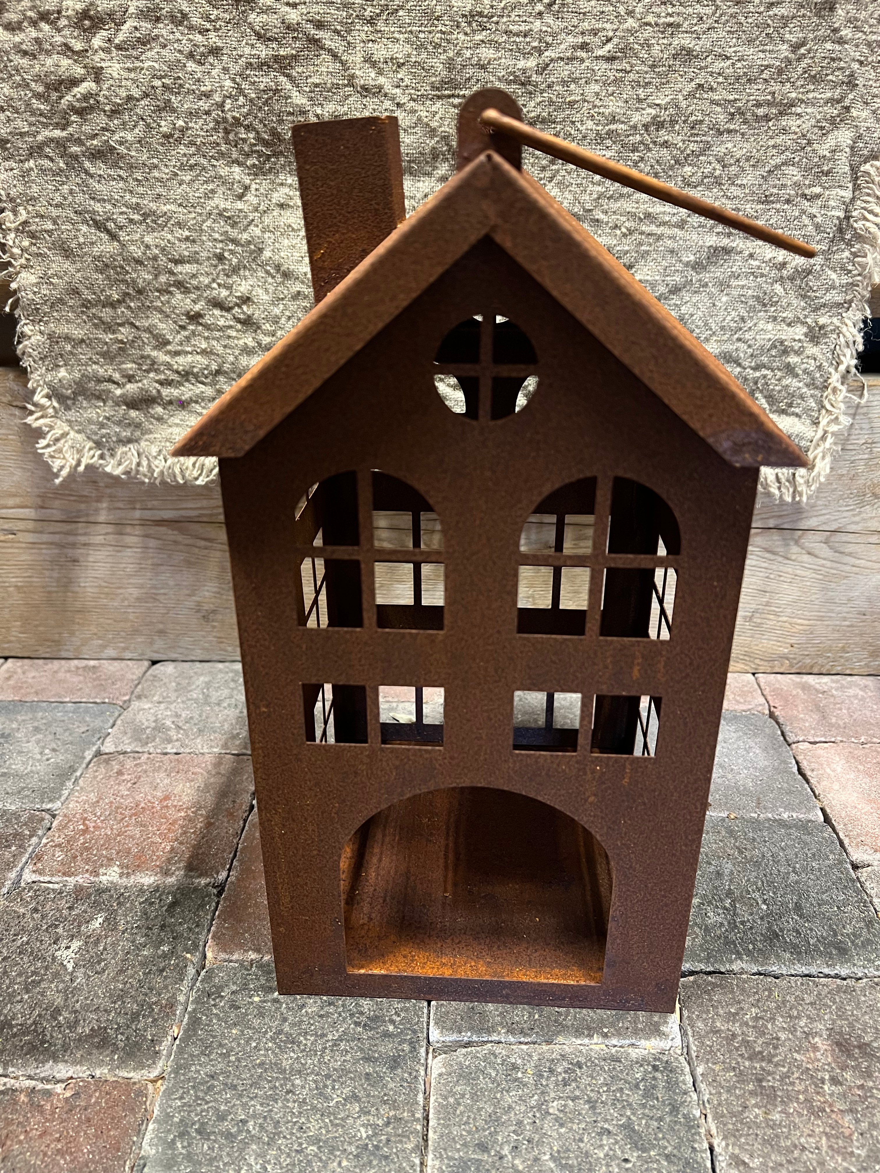 Rusty House Candleholder  >  19 x 33 cm
