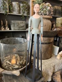 Mannequin Antonia > opengewerkte rok >  16 x h 64,5 cm