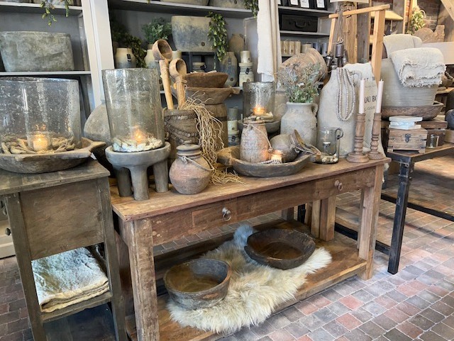 Sidetable oud teakhout , onderplarteau en 2 lades> afm h 77 x br150 x d 40 cm