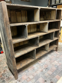 Oud houten vakkenkast > origineel uit India 150x182x45cm