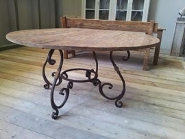 Floris tafel Ø oud teakhout met smeedijzeren onderstel (160 cm in winkel )