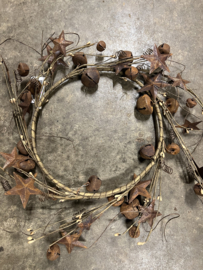 Krans  met roest bellen en sterren Ø 40 cm