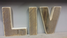 Cijfers en letters van steigerhout v.a.  h18  x d3 cm  € 11,95 .......