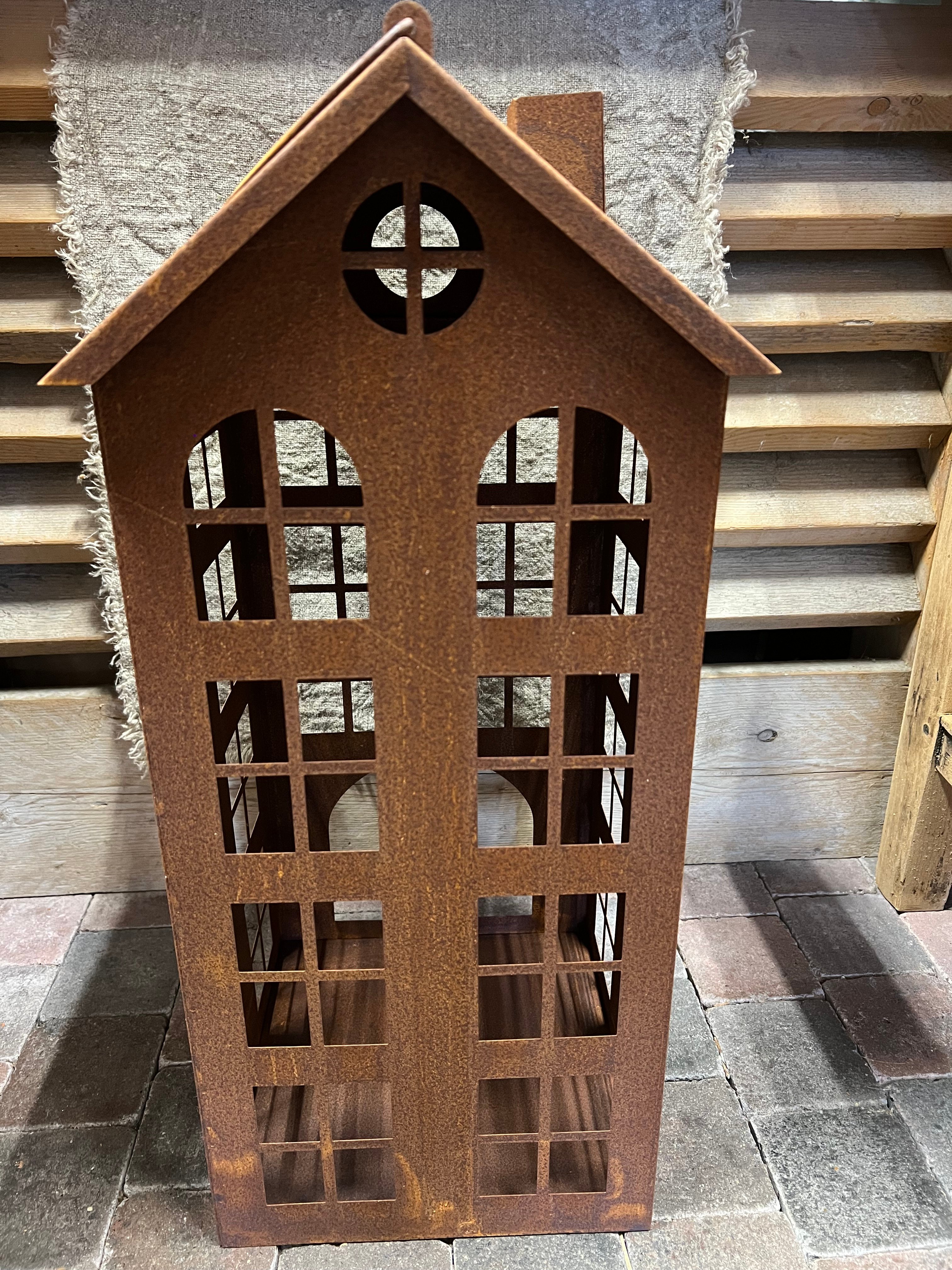 Rusty House Candleholder XL > 28 x h 62 cm