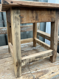 Houten krukje 25/25 x h 29 cm