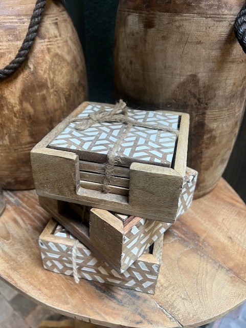 Set van 4 houten onderzetters in houder 12x12cm