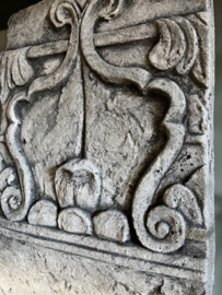 Beton ornament op voet > h 55 cm