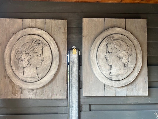 Set van 2 wandborden > Hout greywashed met betonnen " Medaillons "