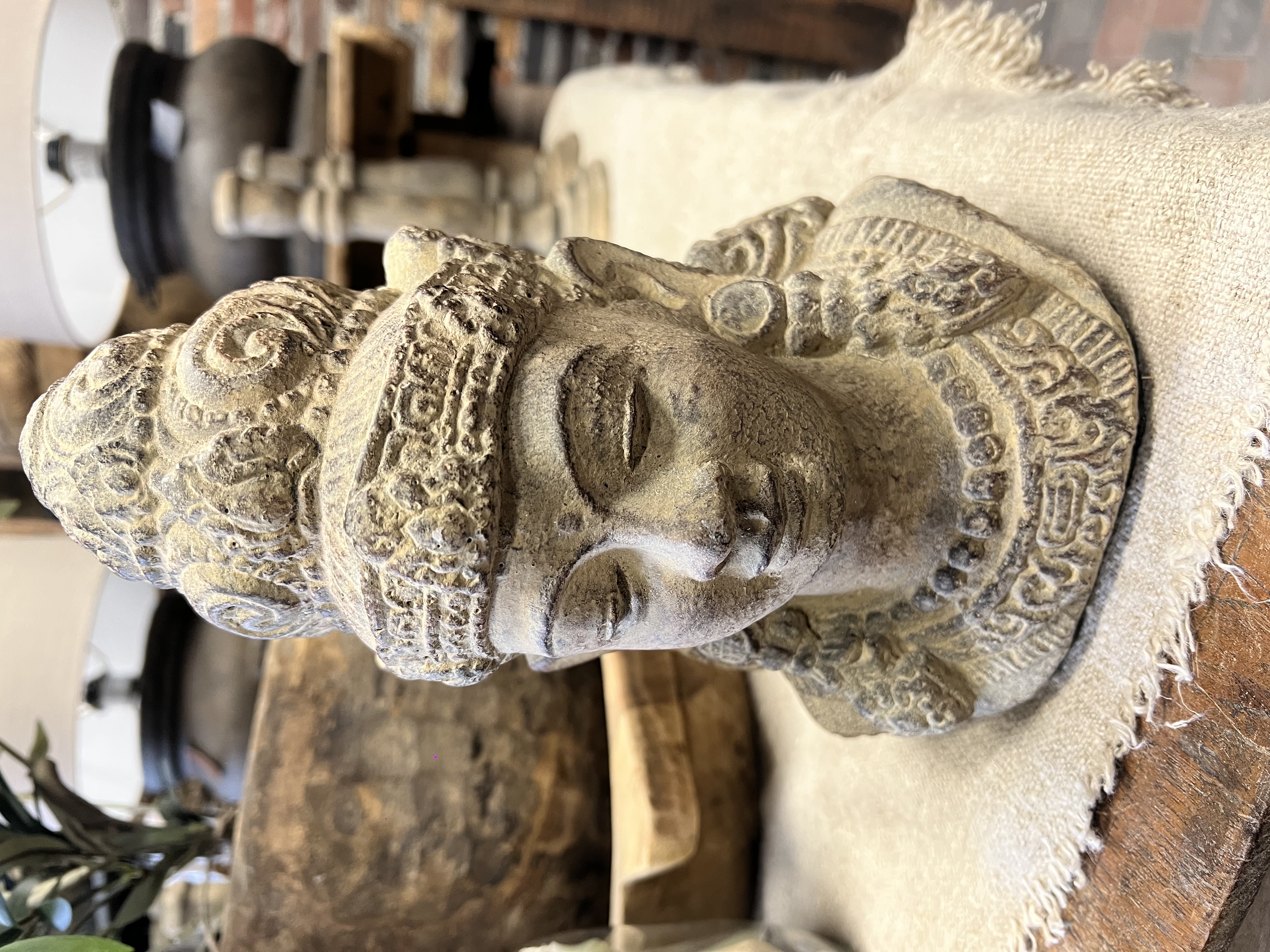 Buddha head stone >  h 25 x 16/10cm