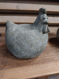 CONCRETE FARM GREY CHICKEN 17X16X19CM > A ( kijkt schuin )