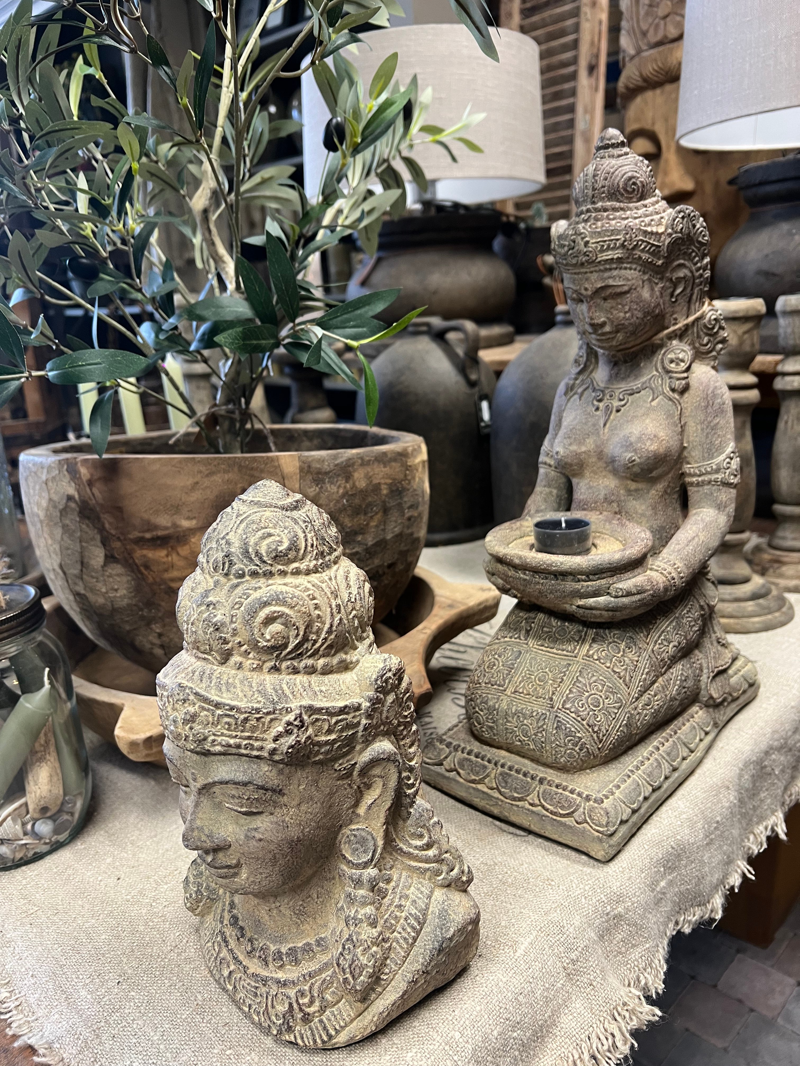 Buddha head stone >  h 25 x 16/10cm